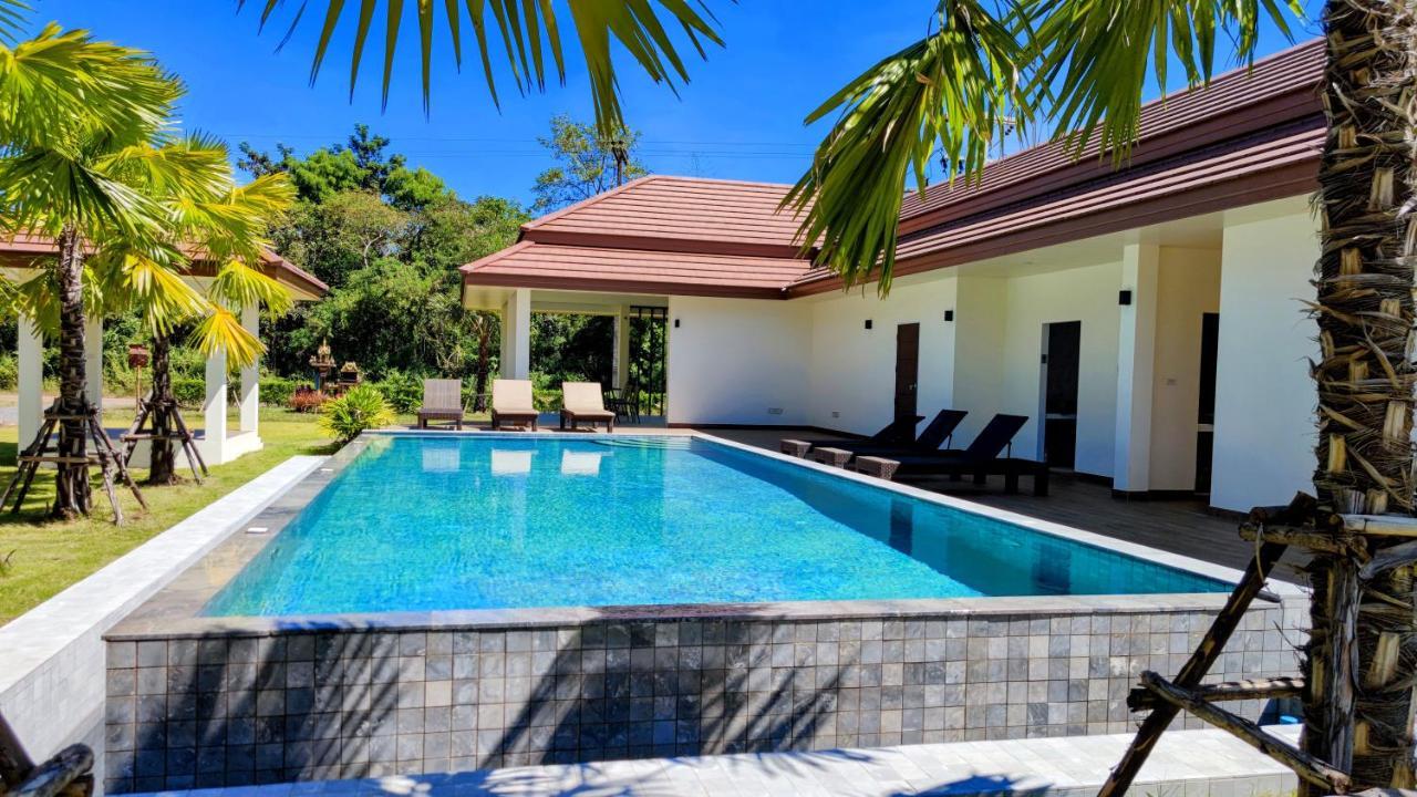 Isan Golf & Adventure Hotel Udon Thani Exterior photo