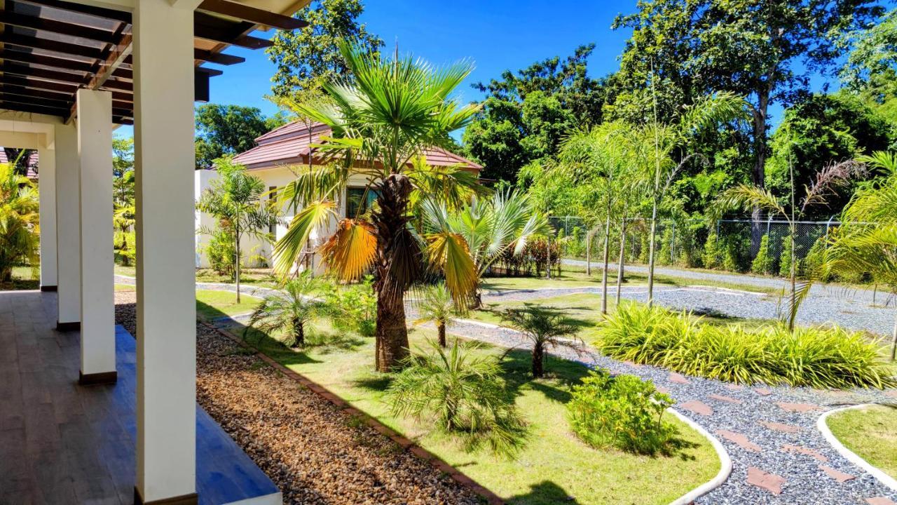 Isan Golf & Adventure Hotel Udon Thani Exterior photo